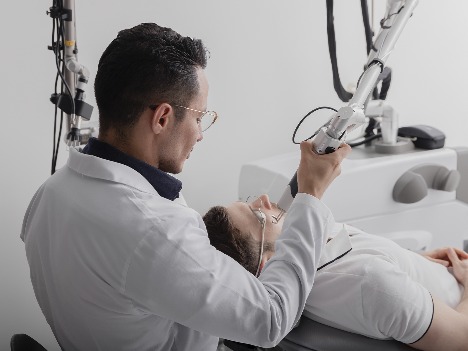 Láser acné cicatrices Bogotá en clínica dermatológica especializada